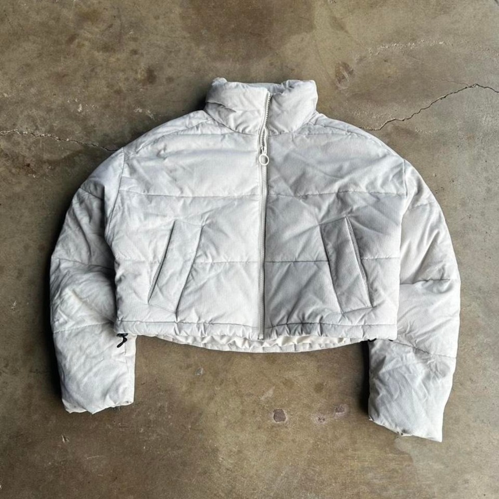 Vintage y2k cute hollister white corduroy cropped puffer zip up jacket Size S
